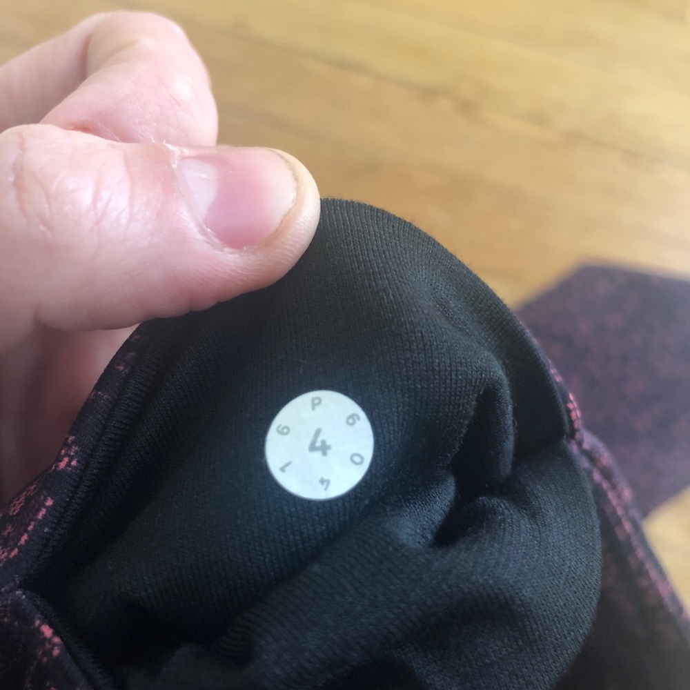 Lululemon cropped leggings size 4 - Picture 5 of 5